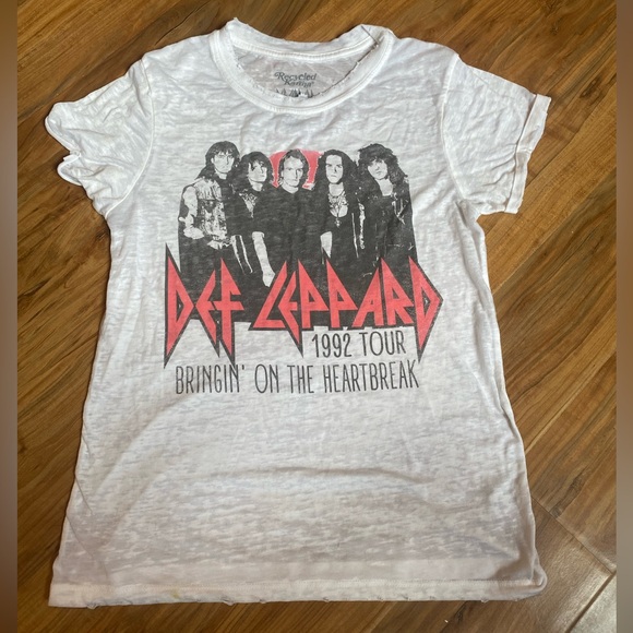 Band tee- Size Small- stretchy- DEF LEPPARD - Picture 1 of 4